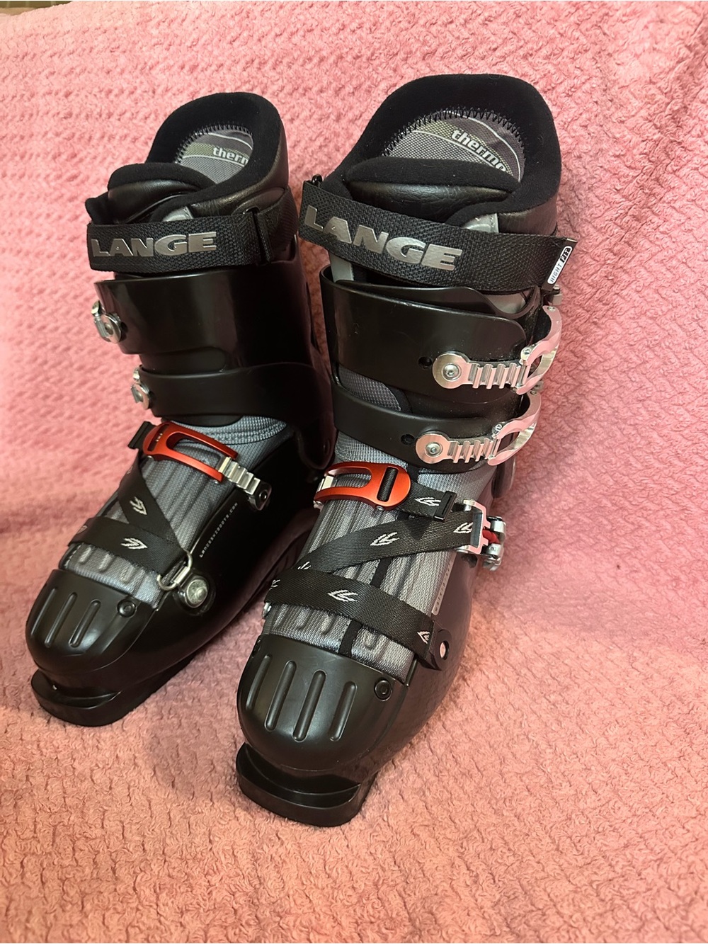 Lange Men's Black Ski Boots with Red Accent Buckles 319mm